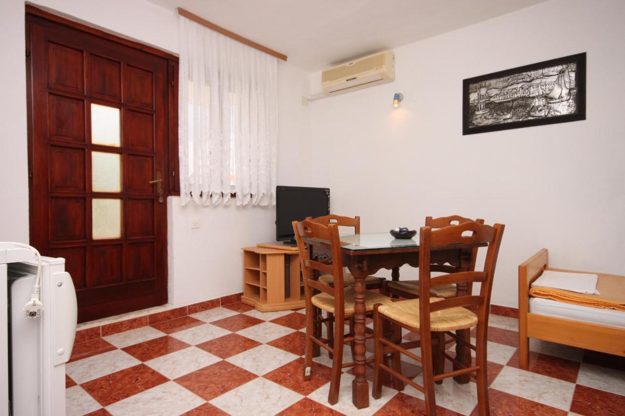 Apartments With A Parking Space Starigrad, Paklenica - 6618 Extérieur photo